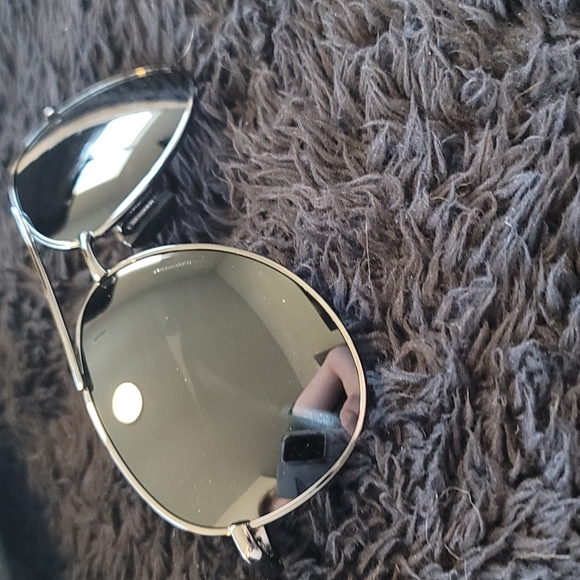 Black sunglasses - Picture 2 of 3